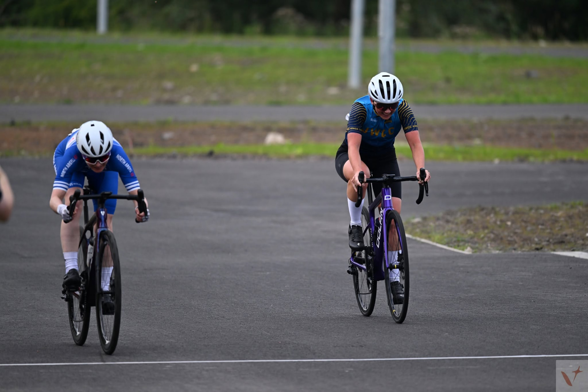 A Johnstone Wheelers rider sprinting clear in club kit